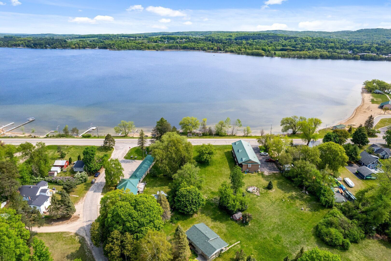 Others 3, South Arm Retreats Standard Room 2, Charlevoix