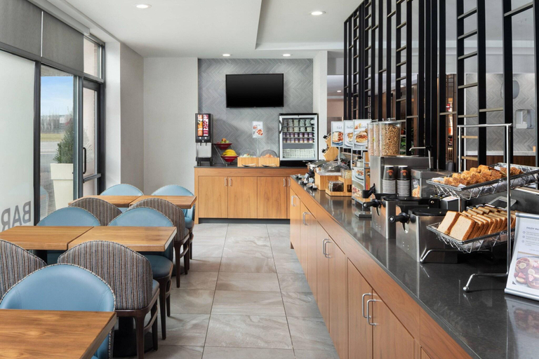 Food & Drinks 5, Fairfield Inn Suites New York Staten Island, New York