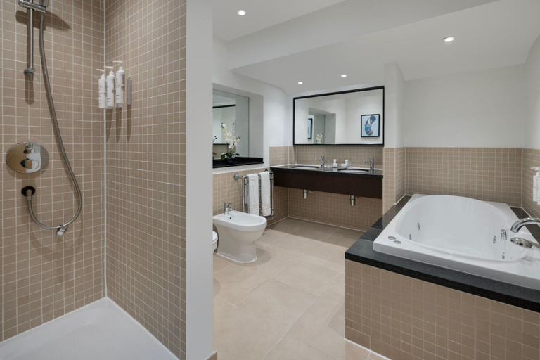 Bathroom 4, Delta Hotels by Marriott Peterborough, Peterborough