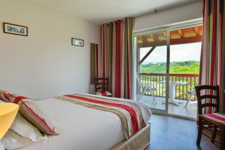 Bedroom 3, Logis Hotel Baratxartea, Pyrénées-Atlantiques
