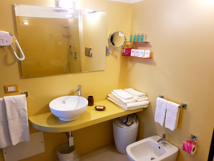 Bathroom 5, Hotel La Battigia, Trapani