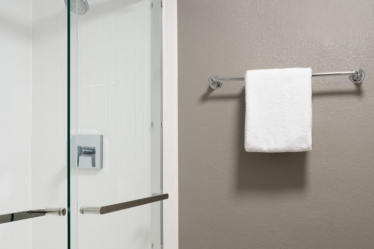 Bathroom 5, Courtyard by Marriott Tampa Westshore/Airport, Hillsborough