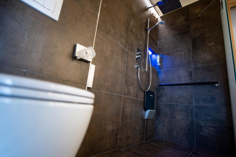 Bathroom 5, Hotel Pinei Nature & Spirit, Bolzano