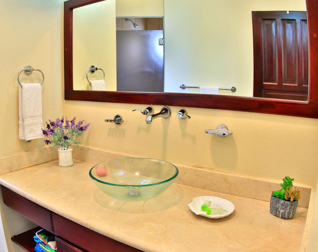Bathroom 4, The Oaks Tamarindo Pool Front Condominiums fast wifi, Santa Cruz