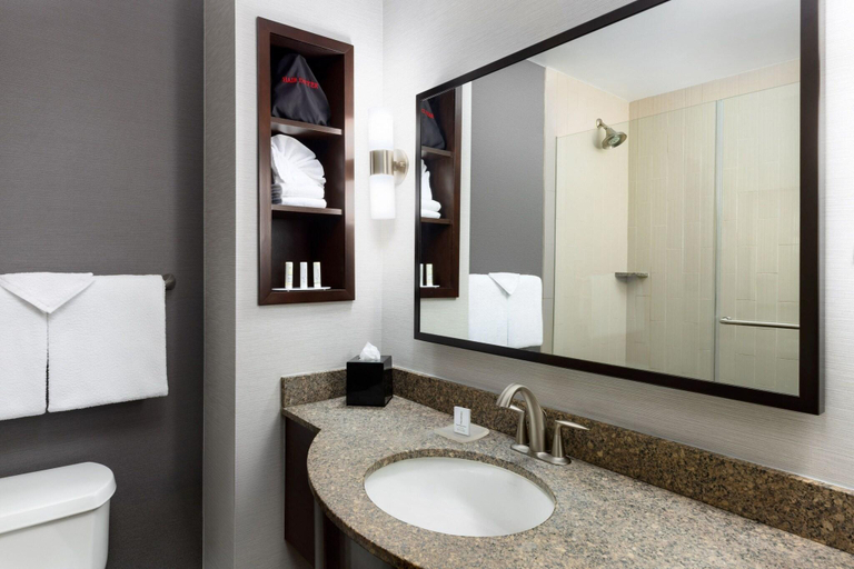 Bedroom 5, Courtyard by Marriott Los Angeles Woodland Hills, Los Angeles