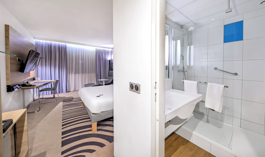 Bathroom 5, Novotel Krakow Centrum, Kraków City