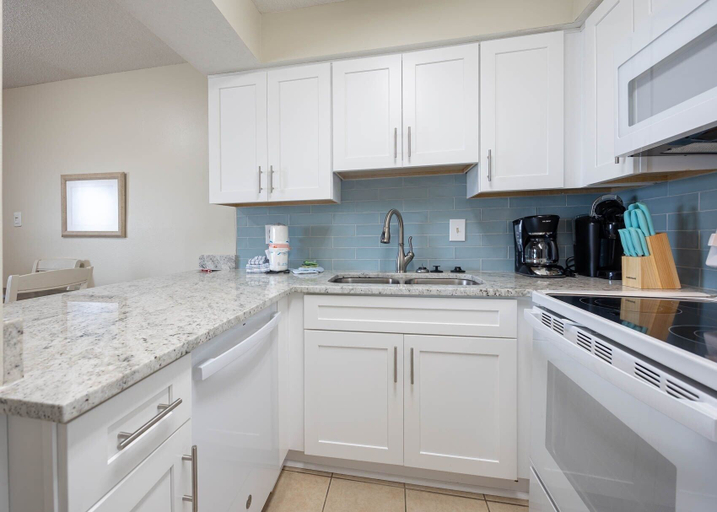 Private kitchen 4, Summer House West 104c 1 Bedroom Condo, Baldwin