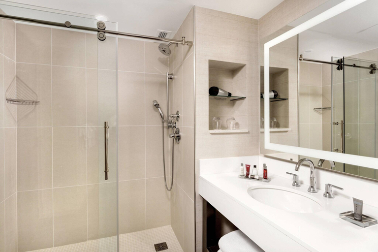 Bathroom, Marriott Nashville at Vanderbilt University, Davidson
