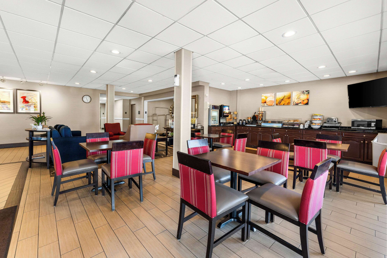 Food & Drinks 5, SureStay Plus by Best Western Reading North, Berks