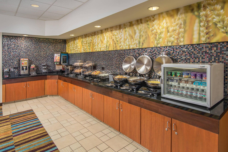 Food & Drinks 5, Fairfield Inn & Suites Cleveland, Bradley