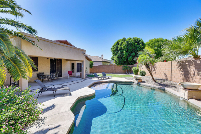Sport & Beauty 4, Goodyear Getaway w/ Private Pool & Outdoor Lounge!, Maricopa