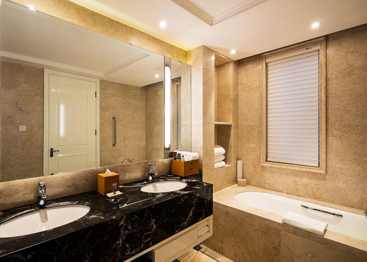 Bathroom 5, Zhejiang Taizhou Marriott Hotel, Taizhou