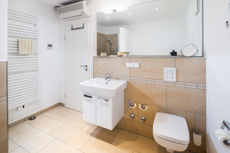 Bathroom 2, Winkelschiffchen I mit Sauna, Aurich