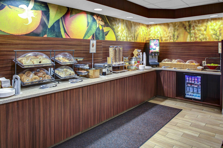 Food & Drinks 5, Fairfield Inn & Suites Emporia I-95, Emporia