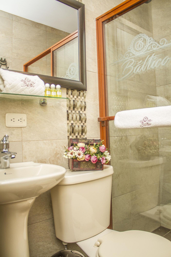 Bathroom 4, Hotel Baltico, Quito