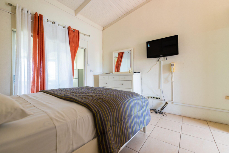 Bedroom 3, Wave Crest Suites