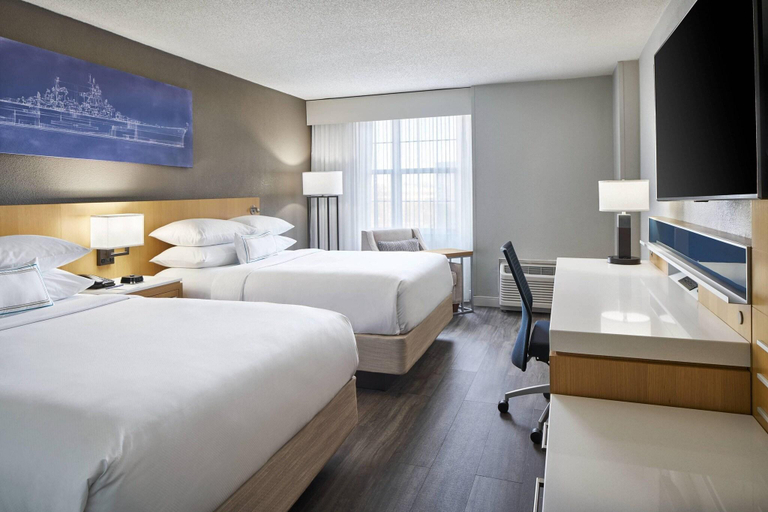 Bedroom 3, Delta Hotels Norfolk Airport, Norfolk