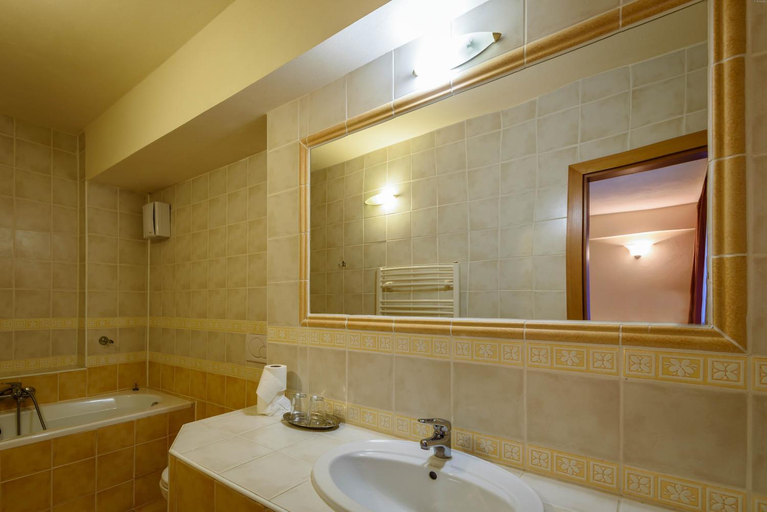 Bathroom 3, Hotel Boboty, Žilina