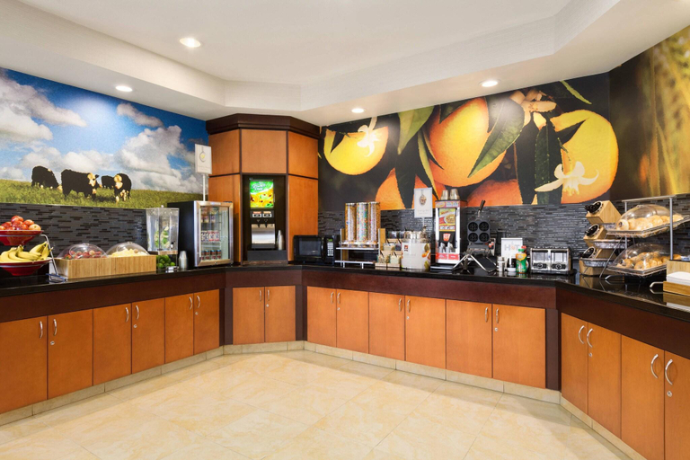 Food & Drinks 5, Fairfield Inn Council Bluffs, Pottawattamie