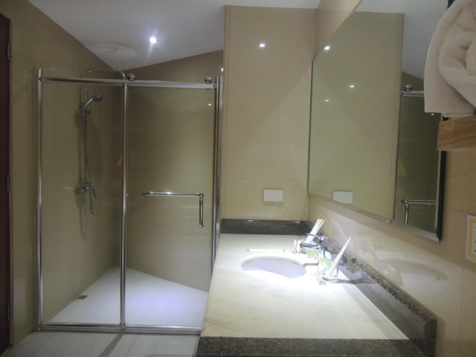 Bathroom 4, ZEN Premium Dela Chambre Hotel Manila, Manila City