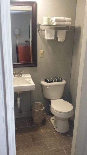 Bathroom, Royal Inn Motel, Jefferson
