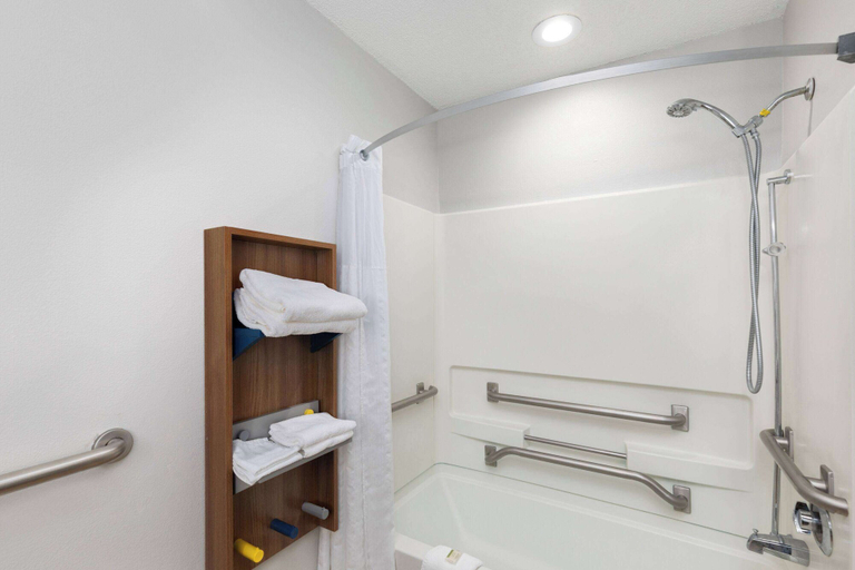 Bathroom 4, Microtel Inn by Wyndham Bowling Green, Warren
