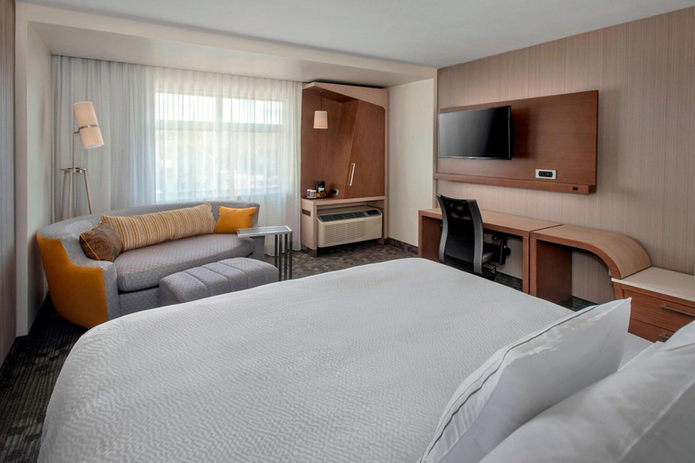 Bedroom 3, Courtyard by Marriott Schenectady at Mohawk Harbor, Schenectady