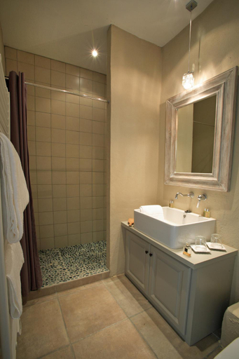 Bathroom 4, Le Couvent D'Herepian, Hérault