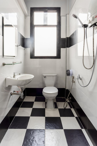 Bathroom 4, Udomsuk Hotel, Muang Satun