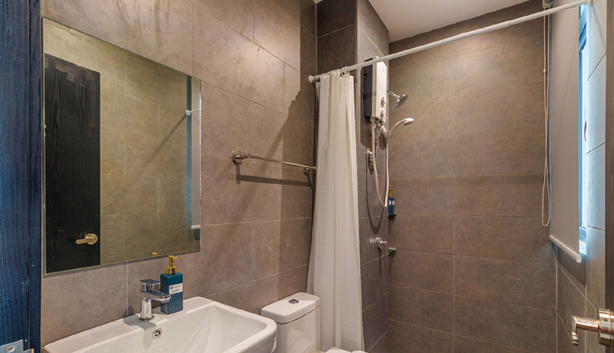 Bathroom 4, Neu Suites Residence, Embassy Row, Kuala Lumpur