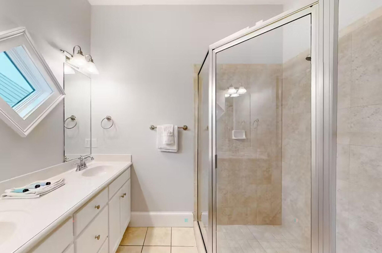 Bathroom 3, Lily Pad, Bay