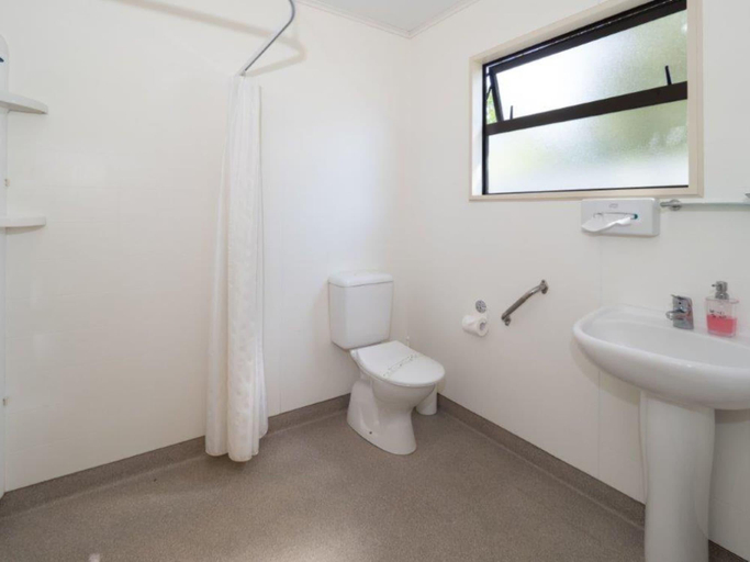 Bathroom 5, Ashburton's Regency Motel, Ashburton