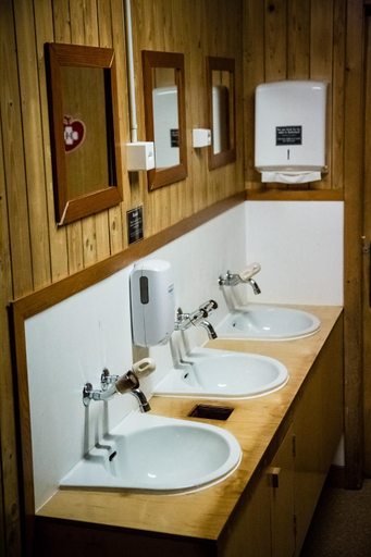 Bathroom 3, Balmers Backpackers Hostel, Interlaken