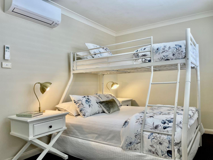 Others 4, Oaks Pacific Blue 349 fantastic pool, Port Stephens