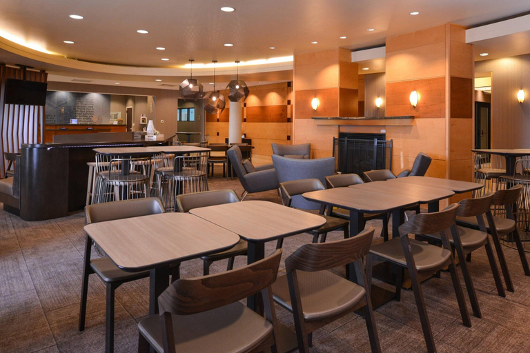 Food & Drinks 5, SpringHill Suites Pittsburgh Mills, Allegheny