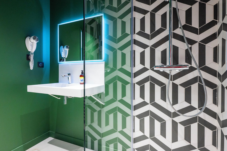 Bathroom 4, Hôtel Les Pins - Oléron, Charente-Maritime