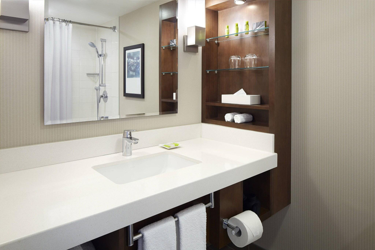 Bathroom 4, Delta Hotels Kingston Waterfront, Frontenac