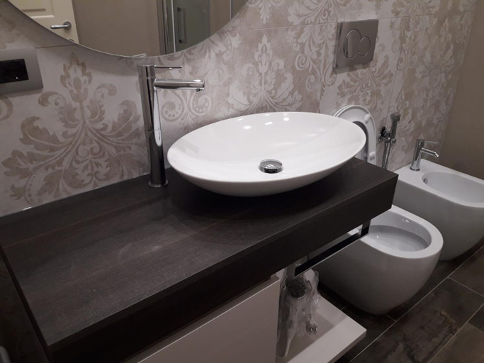 Bathroom 5, Veronica's B&B, Foggia