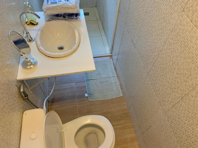 Bathroom 7