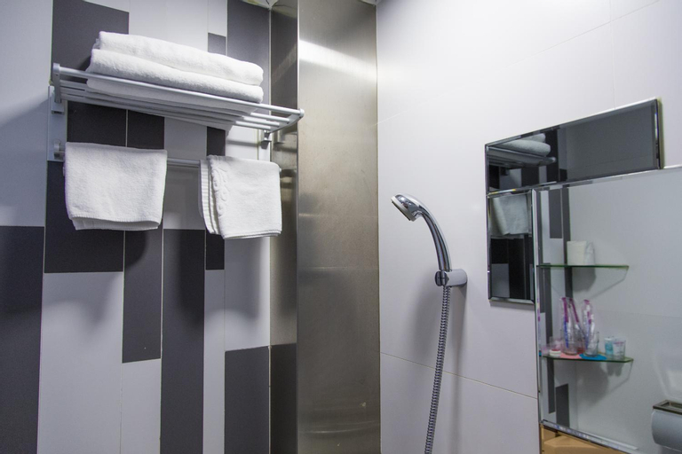 Bathroom 10