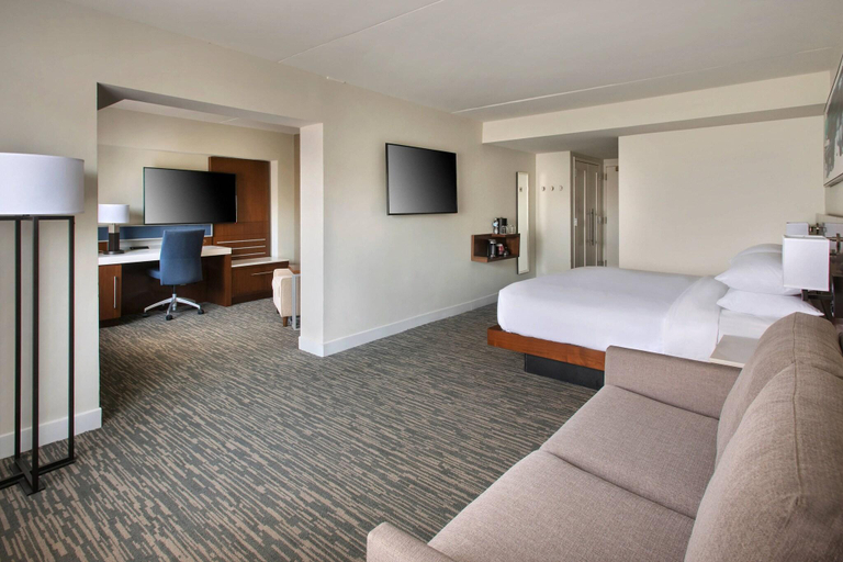 Bedroom 2, Delta Hotels Basking Ridge, Somerset
