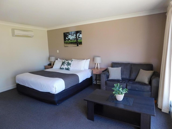 Others 4, Alexander Cameron Suites, Wattle Range - East