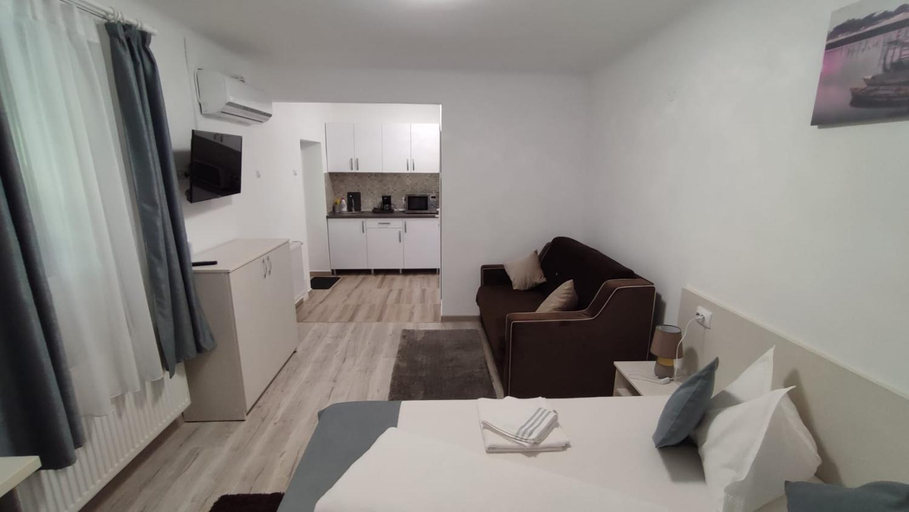 Others 5, Casa Laur, Sanmartin