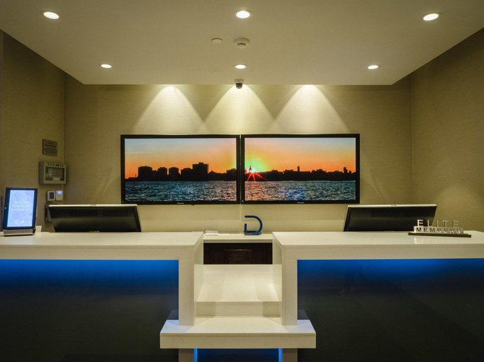 Public Area, Delta Hotels Kingston Waterfront, Frontenac