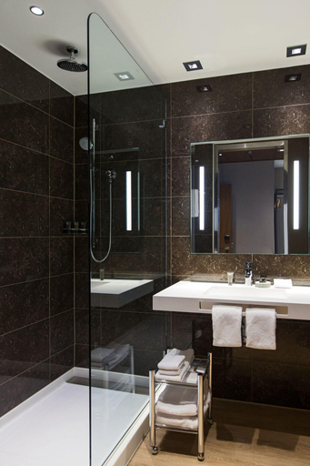 Bathroom 5, AC Hotel Cincinnati at Liberty Center, Butler