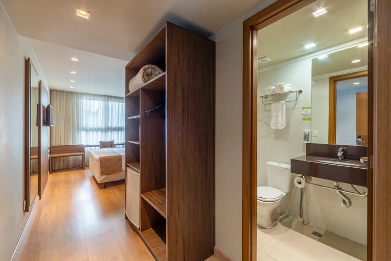 Bathroom 4, Laghetto Vivace, Canela