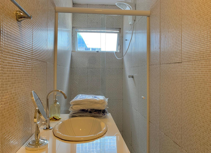 Bathroom 16