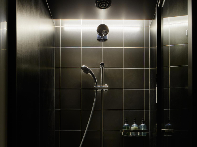 Bathroom 27