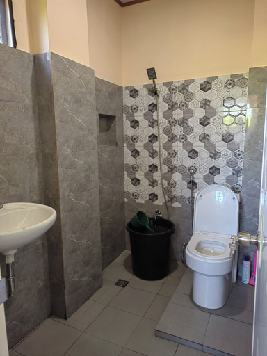 Bathroom, COCO'S Transient House, Alaminos City