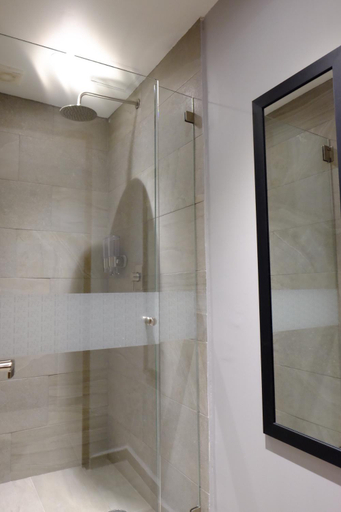 Bathroom 2, IzZzleep Aeropuerto Terminal 2, Mexico City